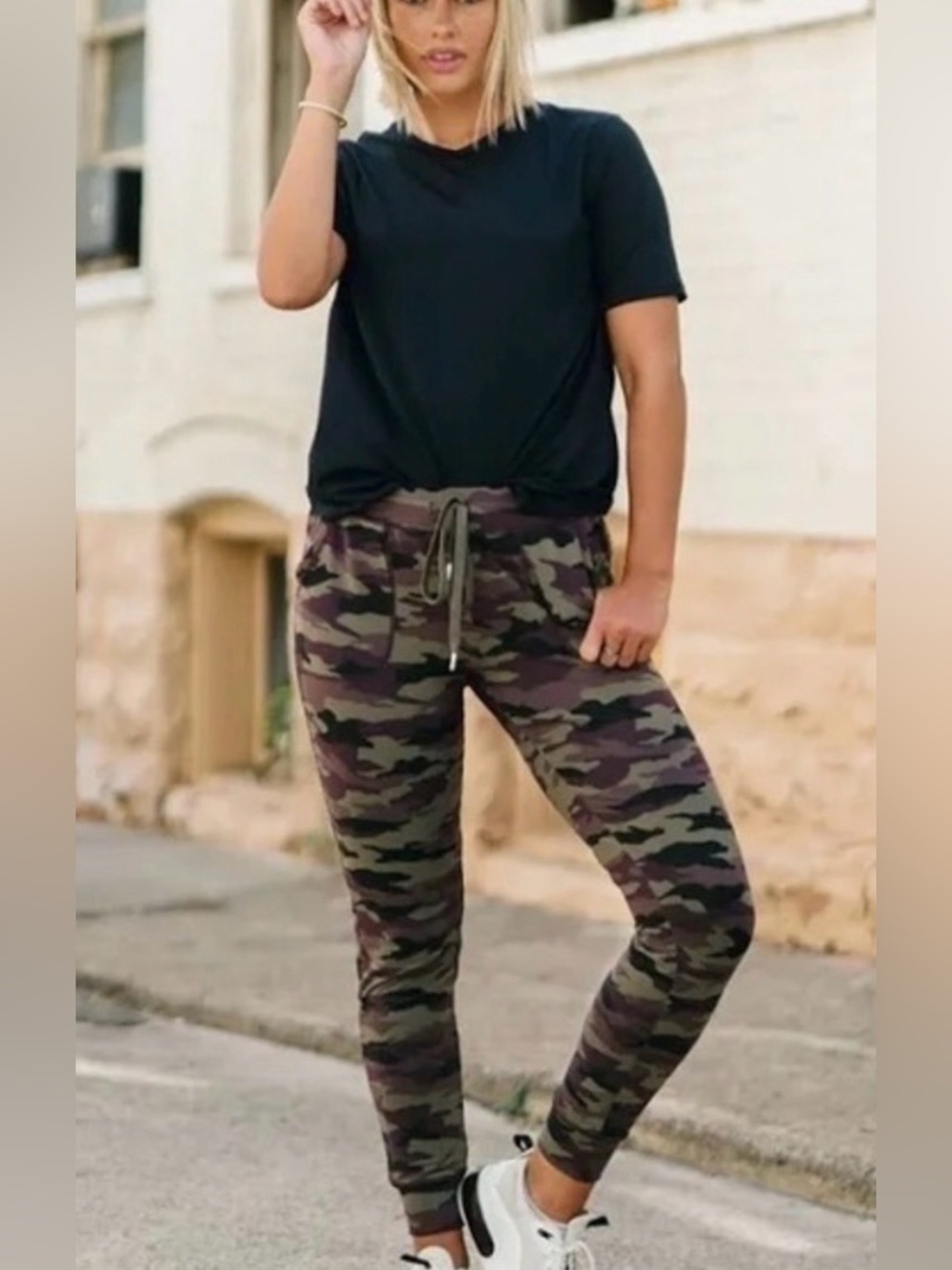 ZYIA Active Women's Medium Drawstring Jogger Pants Purple & Brown Camouflage.